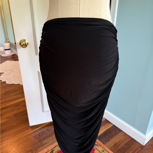 Norma Kamali XL Black Shirred Skirt to Knee Convertible - Picture 3 of 6